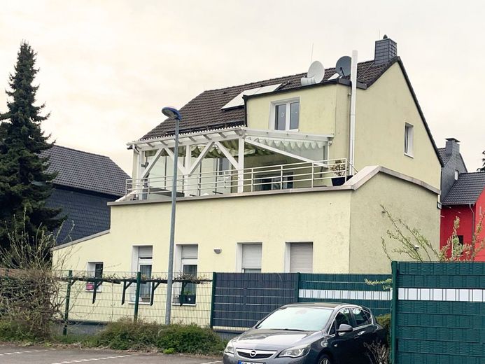 Provisionsfrei | Saniertes Mehrfamilienhaus | 32.500 € Jahreskaltmiete – Aussenansicht