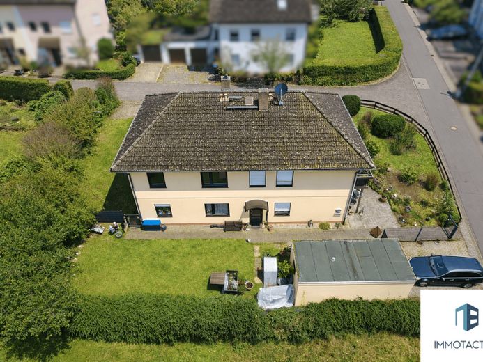 Einfamilienhaus mit Einliegerwohnung, PV-Anlage & 2 Garagen - Viel Platz und Potenzial – Foto 1