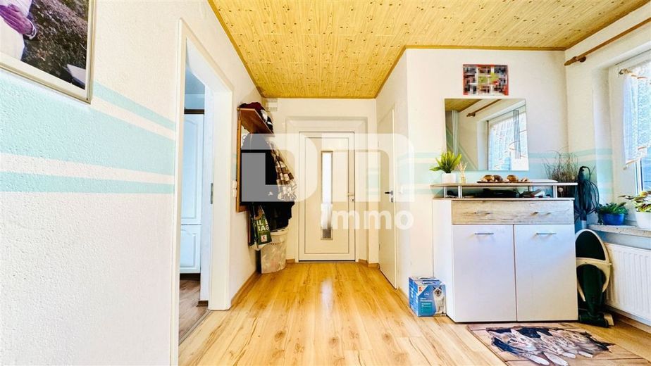 Gepflegtes Raumwunder in idyllischer Lage - Modernisiertes Einfamilienhaus Garagen / Garten – EG Flur / Diele