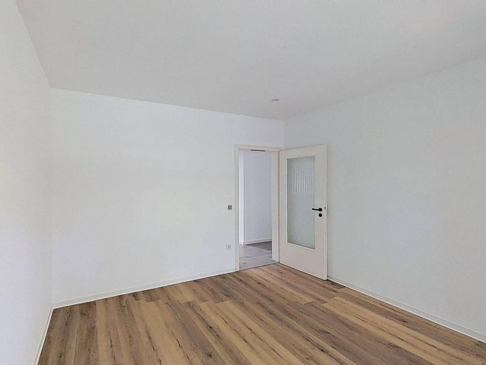 Sakin bir konumda BALKONLU geniş 3 odalı daire – Ansicht II: Schlafzimmer II