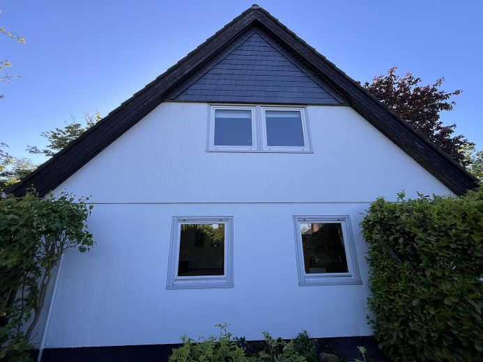 Ruhige Lage mit grossem Garten am Ende einer Sackgasse – Ostseite