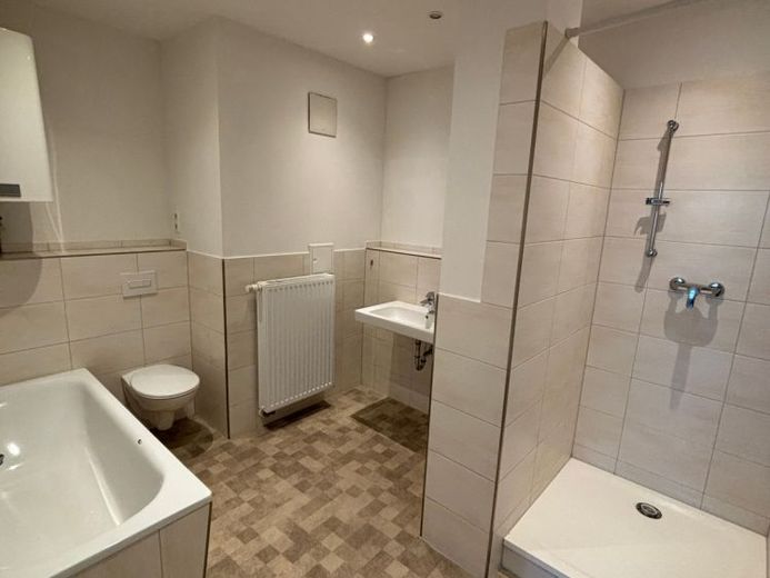 Ihre traumhafte große 4-Raum-Wohnung mitten im Zentrum von Gera – Foto 1