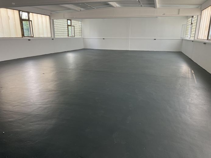 Lager-/Produktionsfläche & Büro - 7500 qm - (teilbar ab 200 qm) - Rampen & ebenerdige Tore – Foto 3