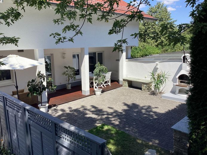 Ruhig wohnen & gut angebunden – Doppelhaushälfte mit Sonnenterrasse in Wehrheim/Obernhain – DHH mit Südterrasse