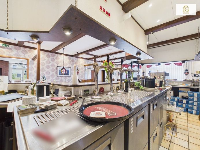 Beliebtes attraktives Restaurant im Stadtkern von Hemmoor mit Kegelbahn, großen Saal mit ca. 300 Sitzplätzen,Bühne, Gäste Zimmer, Außenterrasse – Barbereich