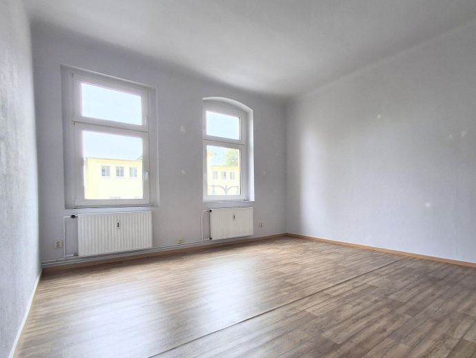 2-Zimmer-Wohnung mit 88 m² im 1. OG – unrenoviert – Foto 1