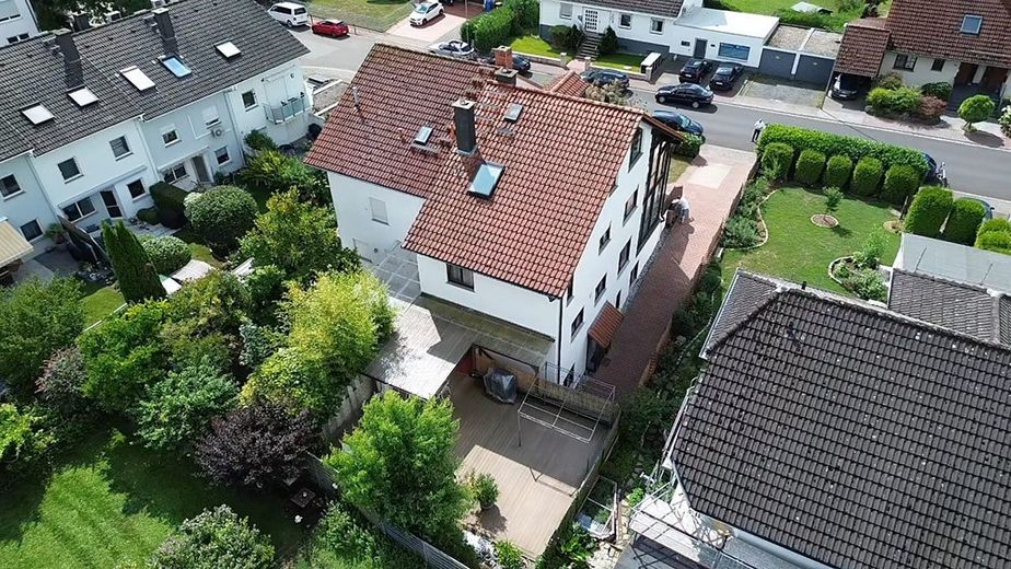 Helle Doppelhaushälfte mit Wintergarten und Einliegerwohnung in familienfreundlicher Lage – Foto 3