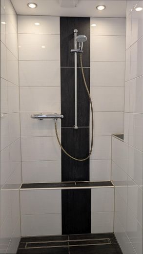 Ampio appartamento con terrazza, due bagni, garage e annesso versatile - senza provvigione – Badezimmer (3)