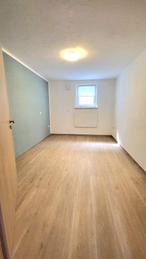 Charmante, renovierte 2-Zimmer-Wohnung mit hochwertiger Einbauküche – Foto 3