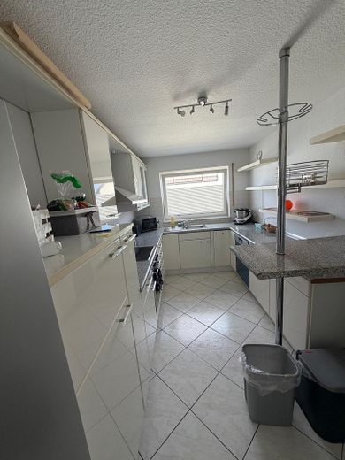 Zadbana 4,5-pokojowa maisonette z balkonem i kuchnią zabudowaną w Brühl, bez prowizji – Küche