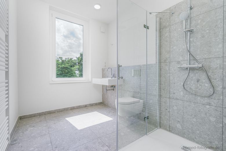 Kernsanierter 3-Zimmer-Altbau in Berlin-Köpenick: Erstbezug mit Wohnküche, Tageslichtbad und Balkon – Tageslichtbad