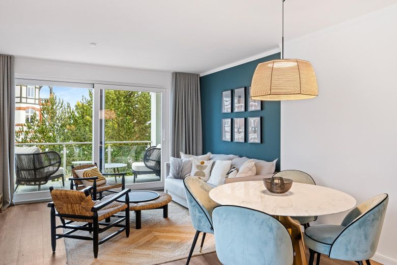 High-End-Interieur trifft Meeresrauschen: Exklusives Wohnerlebnis mit Ostseeblick – Essen mit Wohnen