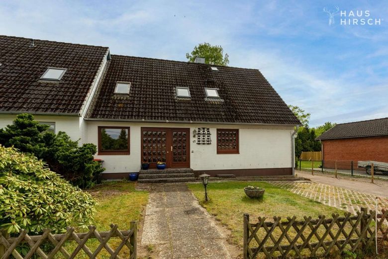 Familienfreundliches, gut geschnittenes Haus in Boostedt – Vorderseite / Haustüre