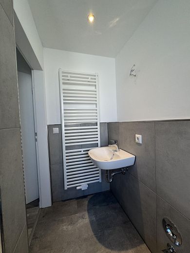 Sanierte 2-Zimmer-Wohnung in Düren – 40 m², 1. OG – Bad