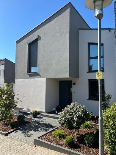 Casa d’architetto completamente ristrutturata a Mainz-Drais | 191 m2 | 7,80 m di larghezza della casa | 3 bagni | Pompa di calore – Front