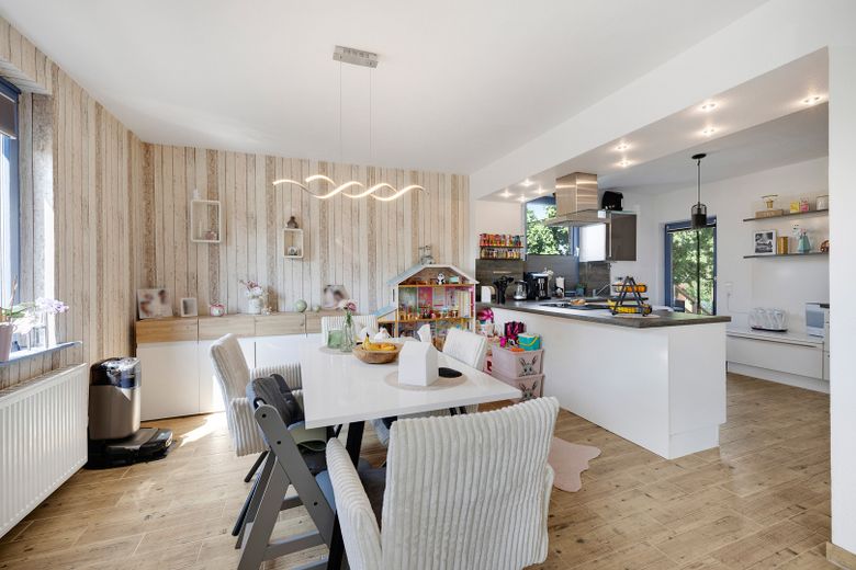 Modernisiertes Einfamilienhaus mit Anbau/ Scheune auf 1.436 m² Grundstück in Ilsede-Groß Lafferde – Esszimmer