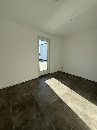 Großzügiges Penthouse mit XXL Dachterrasse & Einbauküche – Büro