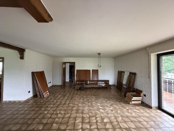 السكن في مزرعة مع إطلالة خلابة ومساحة واسعة وحديقة كبيرة – Wohnzimmer Richtung Flur