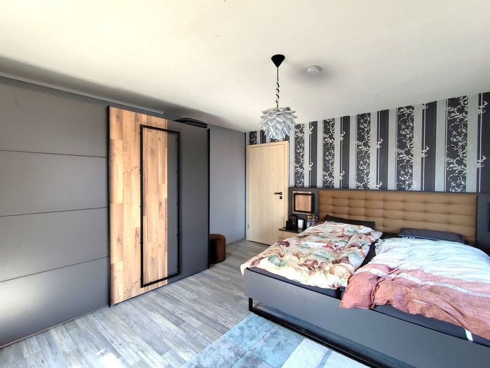 Landleben Deluxe: Großzügiger Dreiseitenhof mit Werkstätten, Maschinenhalle und Gartenparadies in Immenreuth! – Schlafzimmer OG