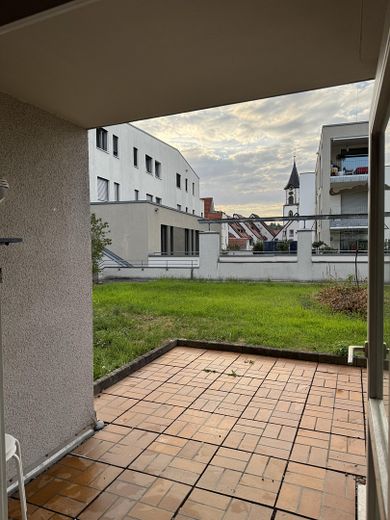 Tadilat sonrası ilk kullanım: 3,5 oda, büyük teras, yeni mutfak & kapalı otopark yeri – Terrasse