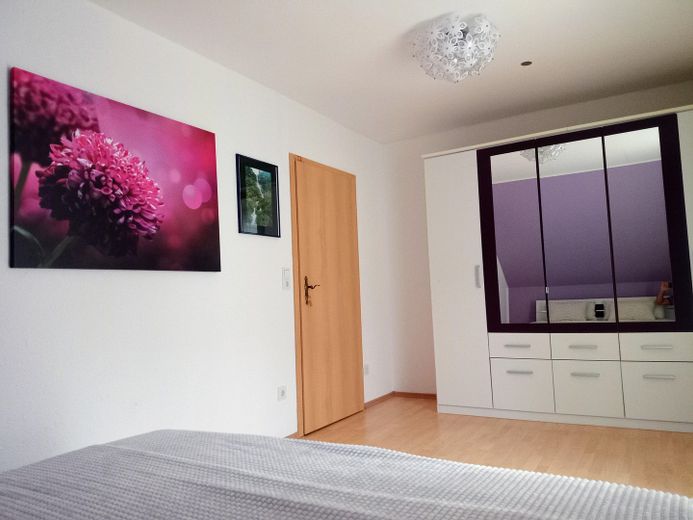 OG helles Schlafzimmer