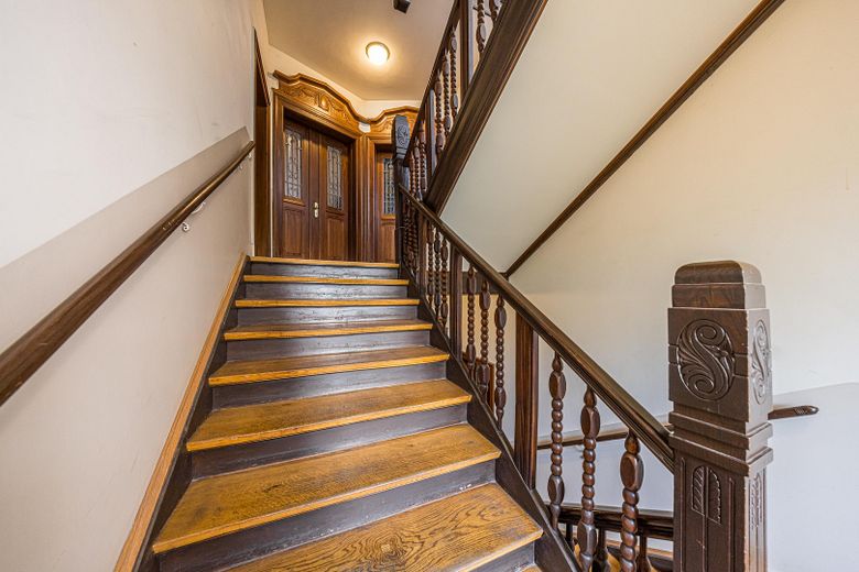 *Sofort bezugsfrei: Modernisierter 2-Zimmer Altbau in Leipzig Gohlis | Provisionsfrei | 4,25% AfA* – Treppenhaus