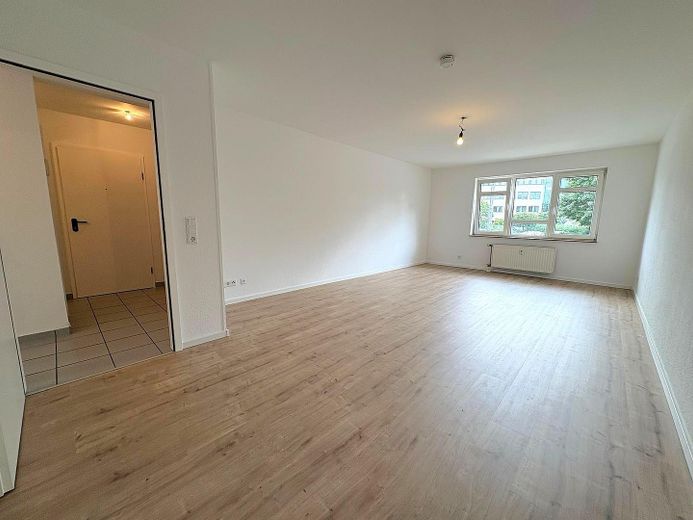 Gemütliche 2-Zimmer Wohnung zur Selbstnutzung oder Kapitalanlage | Provisionsfrei – Wohnzimmer