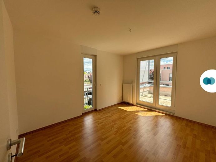 Après rénovation : suffisamment d’espace pour votre famille ! - Grande maison mitoyenne en bout de rangée à Käfertal – Schlafzimmer mit Zugang zur D…