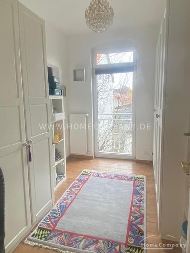 Große 3,5 Zi.-Altbauwhg., 2. OG, möbliert. Bad mit Wanne und Dusche, Balkon und kl. Garten zur gemeinschaftlichen Nutzung; Stellplatz vorhanden. – bfbb61cc5d4f1ddb0b06f08e24d38938ce6be02b.jpg