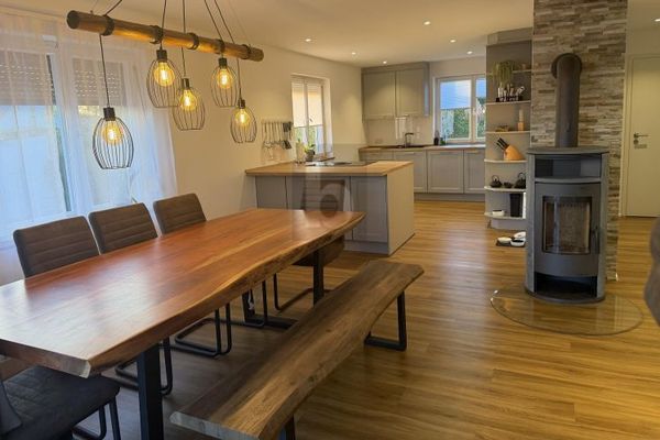 FAMILIENFREUNDLICHES ZUHAUSE MIT GROßEM GARTEN