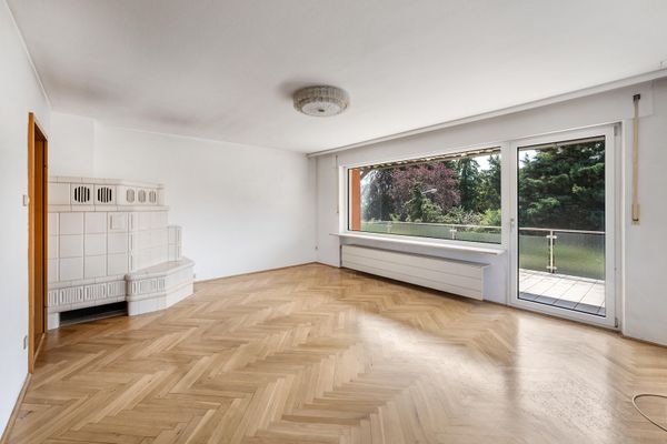 Elegante appartamento di 3 locali con parquet a spina di pesce, balcone XL e stufa in maiolica +++ senza commissione +++