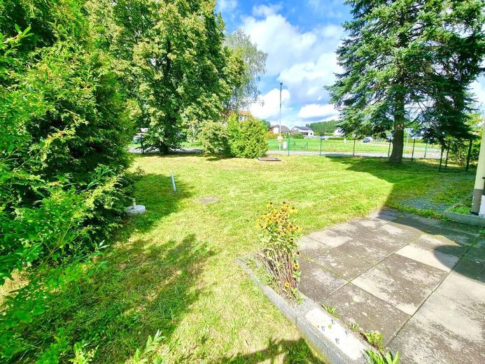 *** Schöne 4,5 Zimmer Wohnung mit zwei modernen Bädern, EBK, Balkon, Terrasse und Garten *** – Garten mit Terrassenfläche