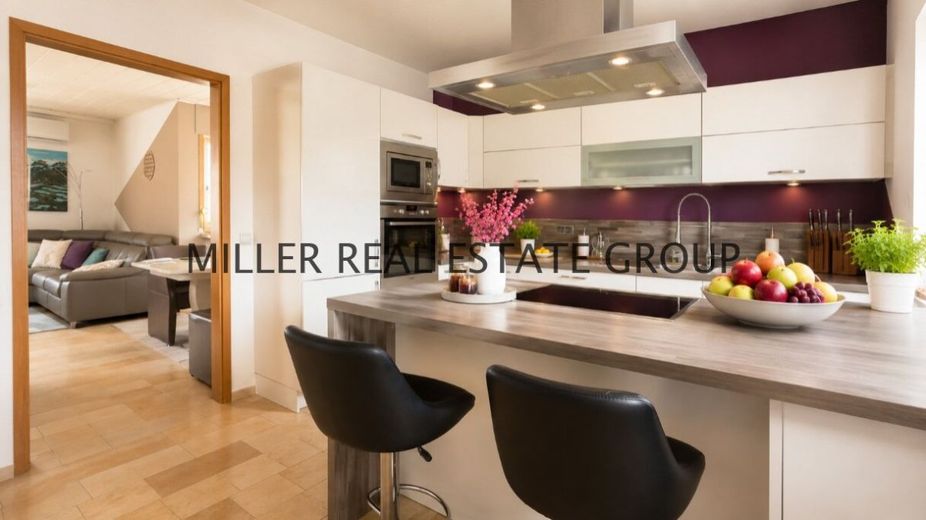 Privates Wohnresort in Altmannstein-Pondorf: Exklusives Einfamilienhaus mit Pool, Sauna, Grillkota, PV-Anlage, Speicher &amp; großer Südwest-Terrasse! – Küchenbereich