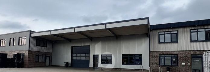 HALL INDUSTRIEL 24/7 AVEC CHAUFFAGE PAR LE SOL