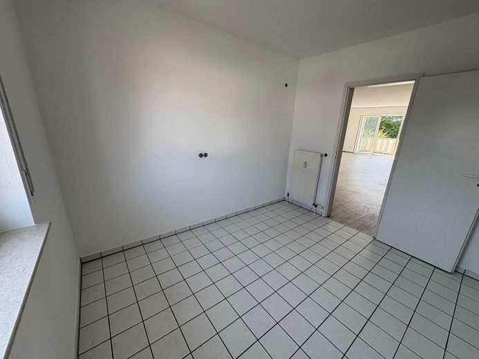 2-Zimmer-Wohnung, Balkon, Küche, Bad, HWR, Keller, nahe Südbahnhof – Küche