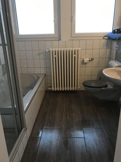 Posizione unica: edificio commerciale e casa unifamiliare direttamente al confine svizzero, presso la stazione ferroviaria – Bad/EG