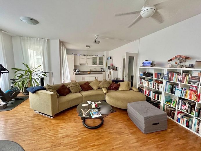 ruhige 4 Zi.-Whg mit Südloggia zum grünen Innenhof in Berlin Mitte – provisionsfrei – mit Wohn- und Essbereich