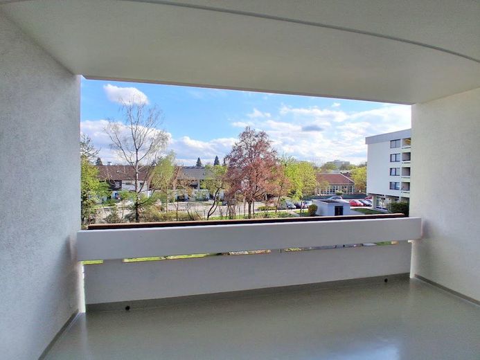 Helle 3-Zimmer Wohnung 70 m2 München Unterhaching mit Balkon Erstbezug nach Vollrenovierung – Balkon Aussicht