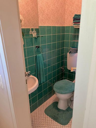 Casa con potencial para dos unidades residenciales en Colonia Flittard – Gäste WC Edgeschoss