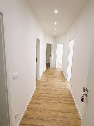 Erstbezug nach Sanierung - 4,5 Zimmer EG-Wohnung – Flur