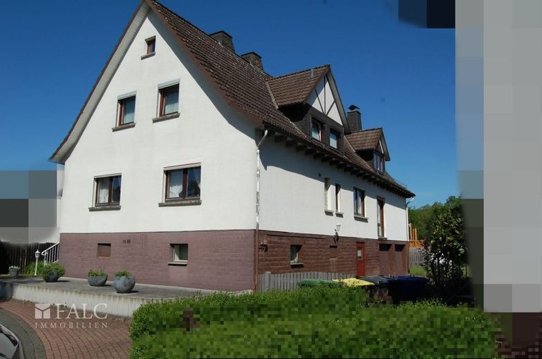 +++Großes Einfamilienhaus mit einem großzügigem Grundstück und 2 Garagen+++ – Hausansicht seitlich