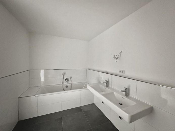 Exklusive Maisonette - Mietwohnung im Erdgeschoss für Familien! – Bad/WC