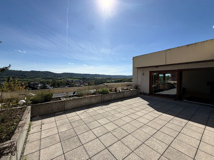 4 Zimmer mit Aussicht – Terrasse, Wärmepumpe, Garage und Stellplatz inklusive – Sonnenterrasse