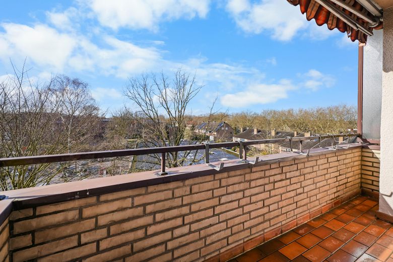 Erstbezug: Frisch sanierte 2-Zimmer-Wohnung mit Loggia – Balkon