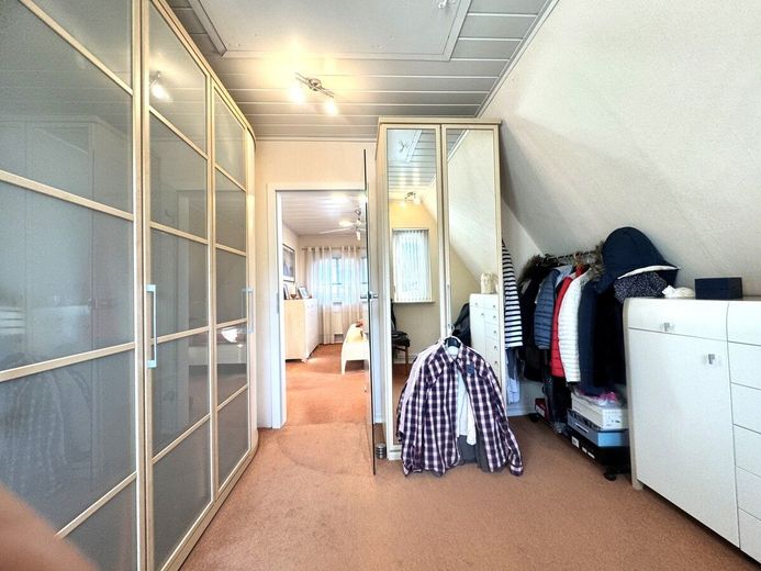 Im Herzen von Rotenburg: vielseitig nutzbares Anwesen,  geeignet als Gewerbe und Wohnraum – Haupthaus OG Ankleidezimmer