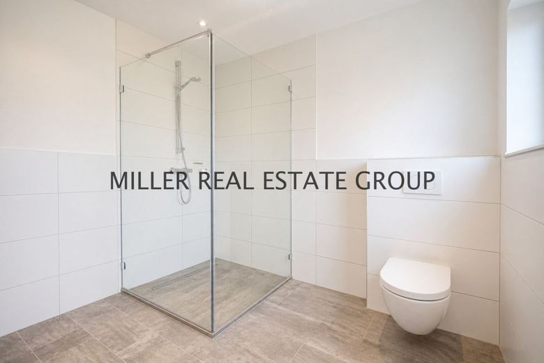 Gepflegtes Reihenmittelhaus in Ingolstadt-Süd mit Südwest-Garten, Terrasse, Keller und Garage! – Badezimmer
