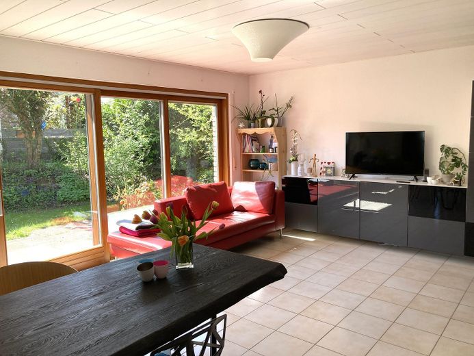 Wohnzimmer mit Panoramafenster