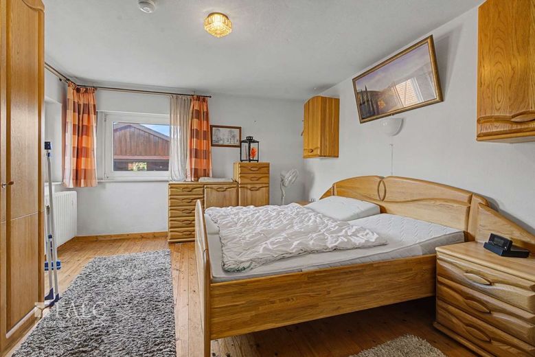 Seltene Gelegenheit in Dülmen - Großzügiges Mehrgenerationenhaus auf traumhaftem 1.335 m² Grundstück – Schlafzimmer_WE02