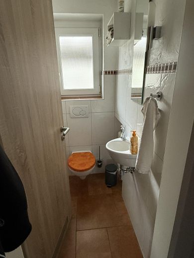 Przestronny dom jednorodzinny w topowej lokalizacji na sprzedaż od osoby prywatnej – Gäste-WC