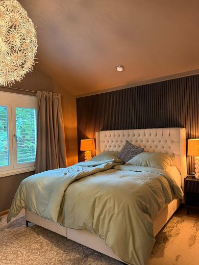 Exklusives Einfamilienhaus mit Keller und sehr großem Grundstück – Masterbedroom mit Ankleide